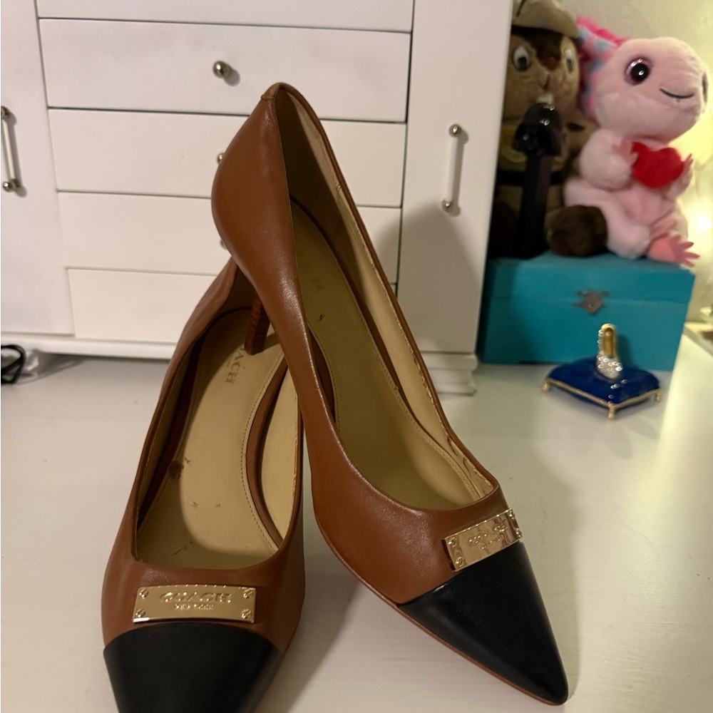 Coach Women's Tan and Black Heels